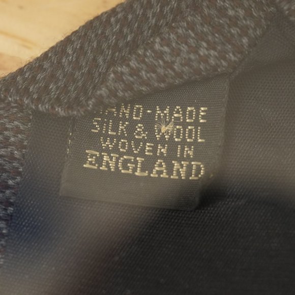 Ferrell Reed For Nordstrom England Silk & Wool Handmade Pattern Tie Gray Maroon - Picture 4 of 4